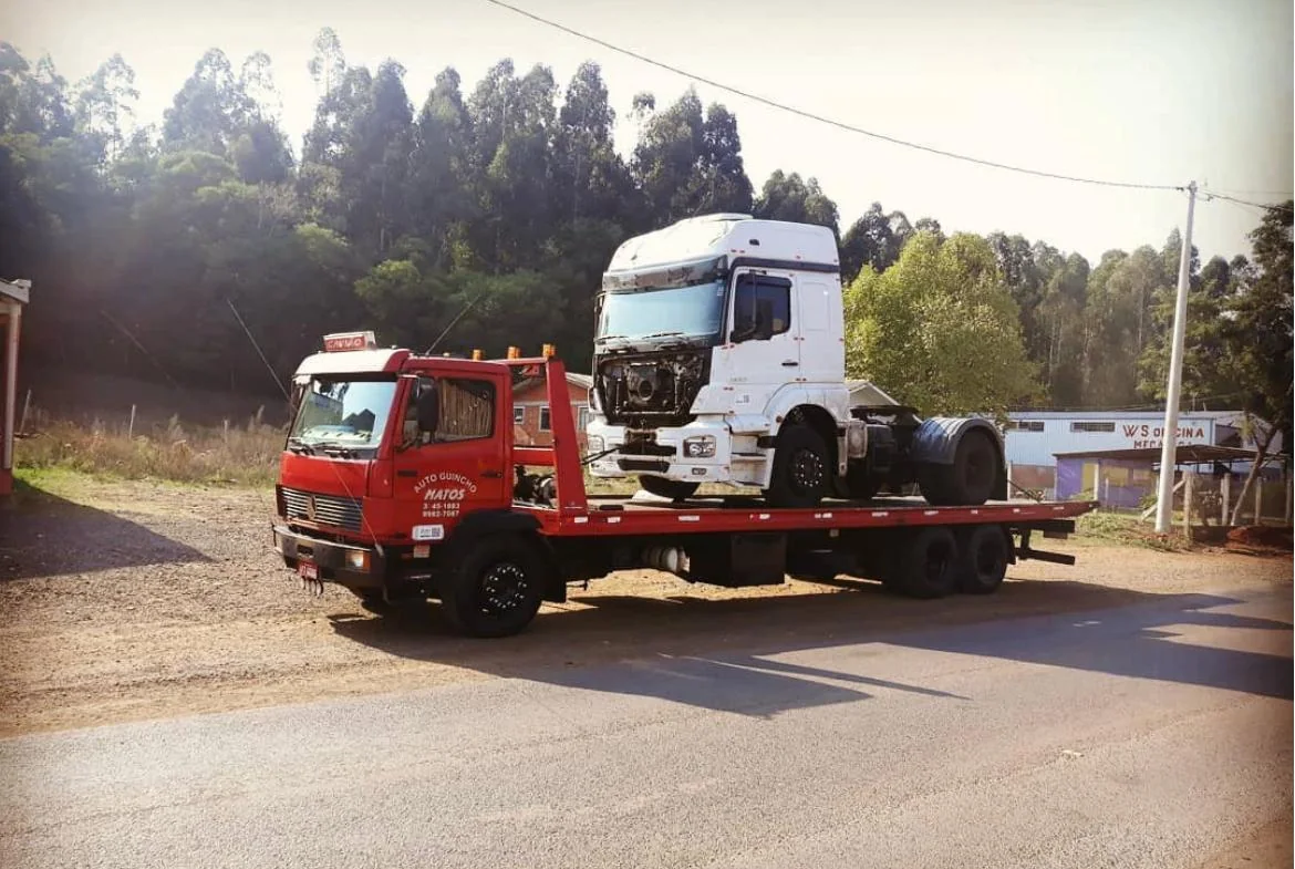 Transporte de caminhão sinistrado